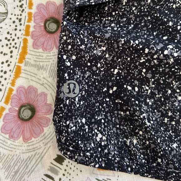 Lululemon Speed up shorts 2.5in - Picture 3 of 6